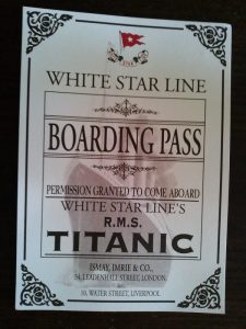 A képen a belépőjegy látható, ami a Titanic eredeti jegyének a másolata
